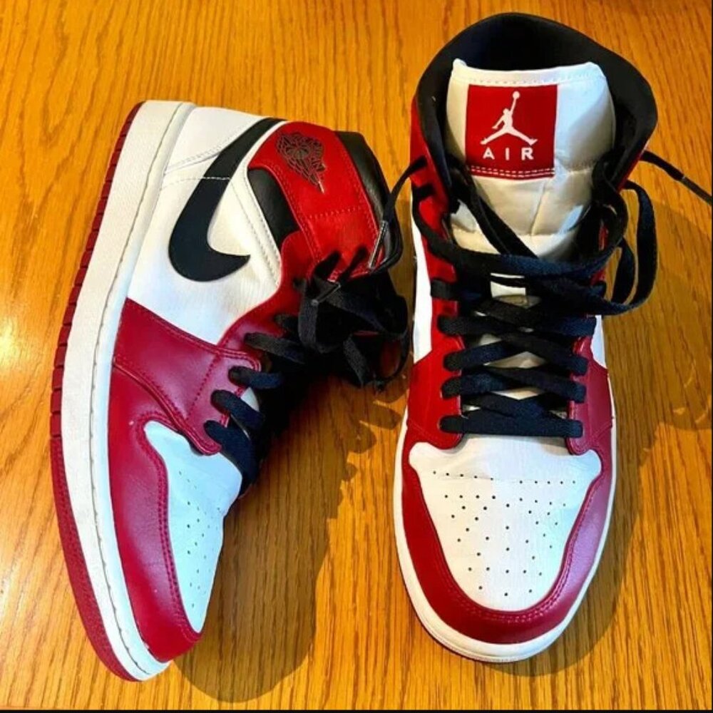 Air Jordan 1 Retro OG - Chicago Lost and Found